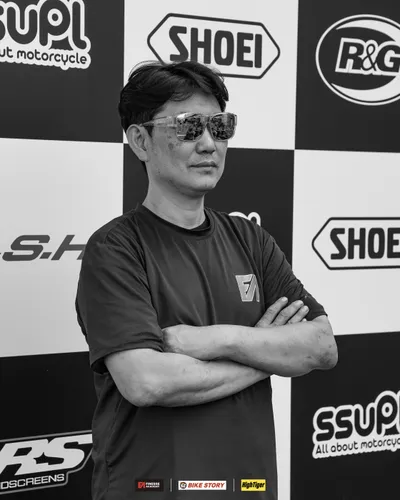 김우석